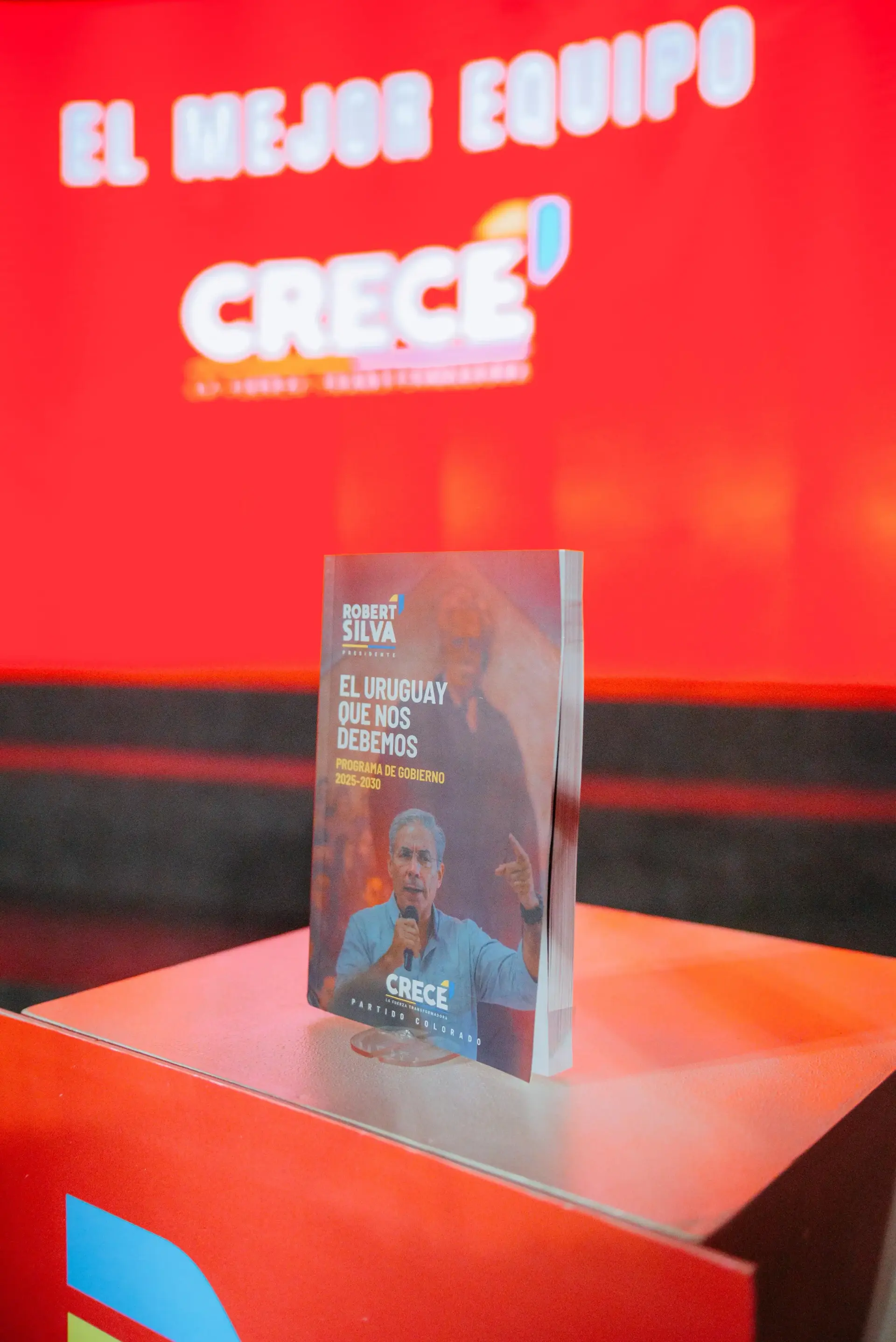 Equipo trabajando en propuestas programáticas